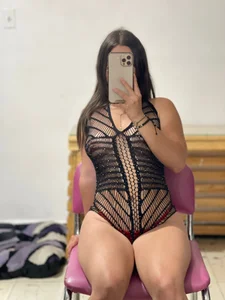 SaraWatsonn Public Foto 4