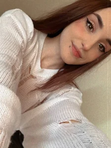 JuliaVangg_19 Public Pic