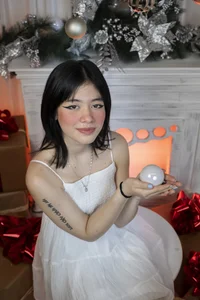 BillieBrownn Christmas 2025 🎄🎁 Foto 8