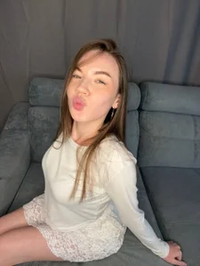 White Outfit, Wild Mood 🤍 od BlancaSaysongkham  5 snímek