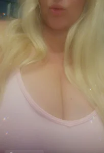 Bella_Squirts Public Pic 4