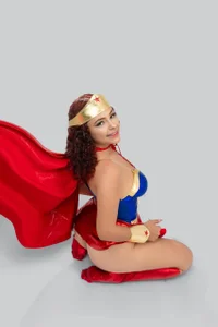 Mommy-HotのMujer Maravillaの 2枚の写真