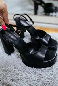 Only1liza 💥 Heels on / off Pic 3