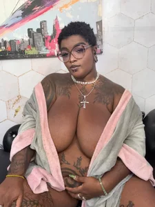 Anaa_Fuentess your favorite ebony is back😈🤤🙈 Billede