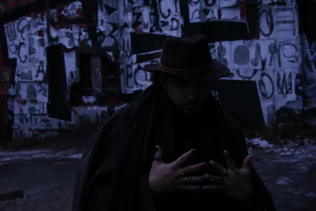 daamon_shadows Mysterious evening 😏 sexfoto 1
