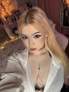 Lunar_Blush: just me ( 2 фото)