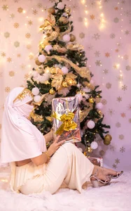 At Christmas everything shines… especially me.✨🤍😉 de rawiya Foto 2