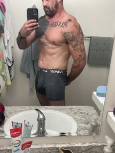 Mikejjone Public Hình 2