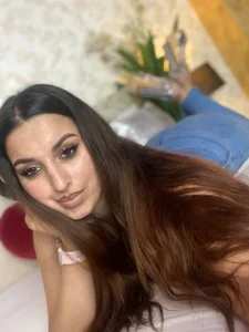 Charming & fierce od VallerieJones  2 snímek