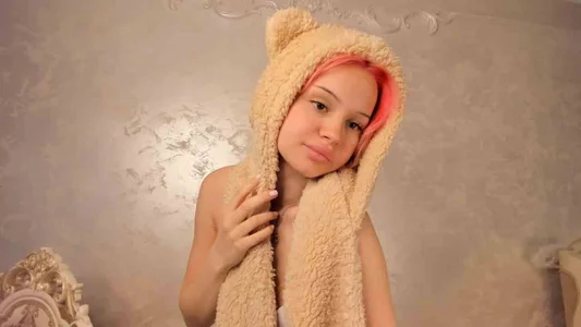 xalissi pink hair Poză 2