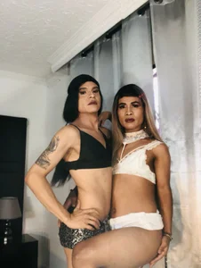 dulce_y_Jhoselinのhot girlsの 2枚の写真