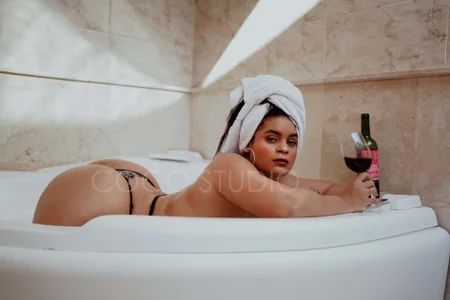 sexyzoe_69 A sip of sensuality 🍷 Pic 4