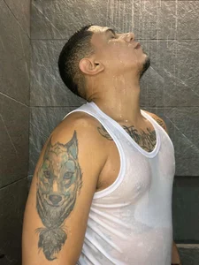 JoshMillerr_ Burning shower💦 Foto 2