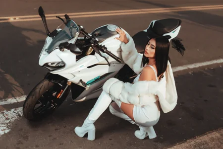 Your Biker Girl 🏍️🏍️👄💄❤ od ZaraLim  8 snímek