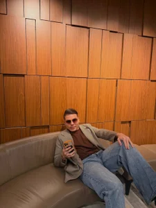 JesseJones_ Public Εικόνα