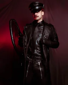 LEATHER de allanhurtss Foto 3