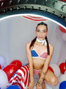 SkarletRuiz: celebrate with us this special day 💙💖 ( 2 фото)