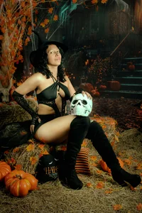 EVAGRECO: Trick or treat🎃… You decide 😈 ( 3 фото)