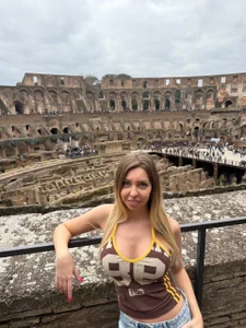 big_boobs_blonde Public Billede 6