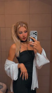 Public de EmilySwann_  2 Imagens