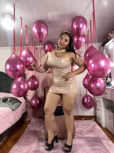 AnnaRosse1 ✨ “It’s my birthday! Come celebrate with me — good vibes, good friends, and unforgettable moments!” Immagine  8