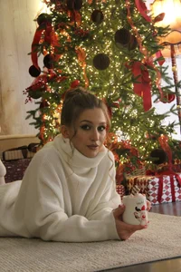 MissEmilyMiller 🎄☕️Cozy Christmas Tease ☕️🎄  7টি ছবি