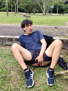 Playing in the park 😈🍑💦 de TonnyBottom Foto 2