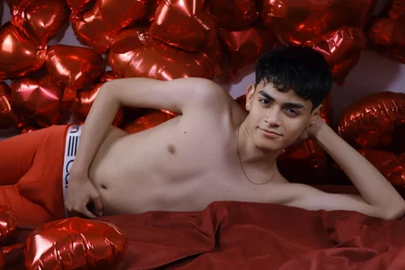 Yef_Thin: HAPPY SAN VALENTIN🥵😈🍷🥰💕 ( 2 фото)