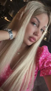 BarbieBlondi: Public ( 5 фото)