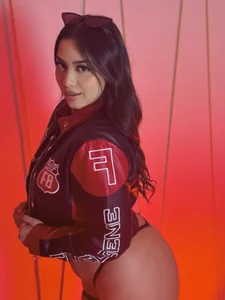 Your car driver 🏎👄 od CelestePalmer_  5 snímek