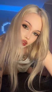 ManiFreyja 9 Pic 2