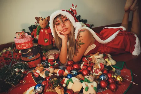 amber_yull Mom christmas Pic 2