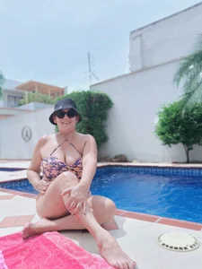 _Hot_Mommy_ SUNDAY AND POOL🌞🔥❤ Pic