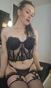 LIZ_HOLMES 🖤🖤🖤 slika 3