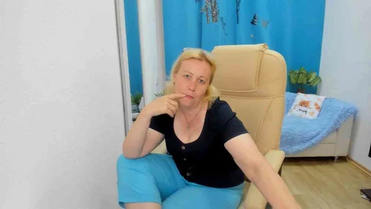 Frau_Marta Public Pic 2