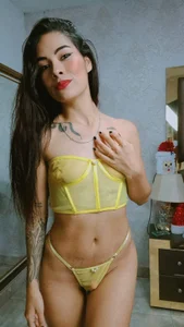 NicoleEsposito sexy yellow lingerie💛 Billede 4