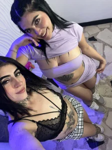 _luna_torresのWith my friend 🤭🥵😘の 4枚の写真