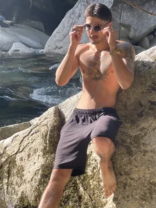 alejo__323__ A BIT OF ME Pic 3