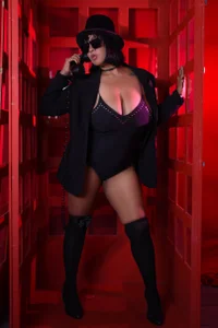 VickyRuiz_ Vicky Is calling  3টি ছবি