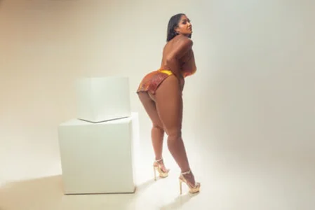 IvyEllis1 Public Hình
