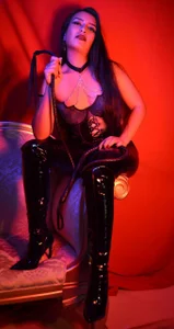 MeliizaQueenのI'm going to punish you to give me pleasureの 3枚の写真