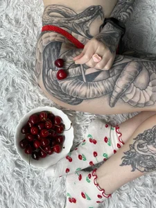 Knoxdoll Cherry Moments: Sweet Memories in Frame Pic 3