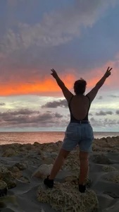 SelenaMILFのVERANOの 5枚の写真