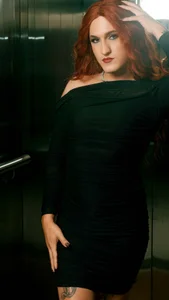 JESSI_NAOMI Elevator 🖤❤ Pic