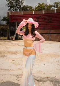 Your Favorite Cowgirl😈🙈 de Doll_Meyleer_  3 Imagens
