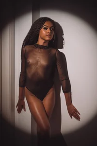 Anyeliin_miller: Shadowed Temptation 🖤 ( 4 фото)