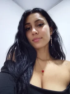 MariaJoseWalkerのGood morning, handsome 🌸☕ I’m online from 8:00 a.m. to 2:00 p.m., feeling sweet, a little flirty, aの 2枚の写真