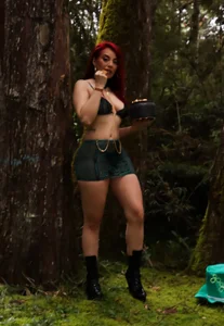 Today luck wears green de zzoe_  2 photos