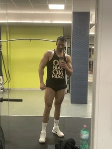 AaronMusclesAndFeet Public Pic 5