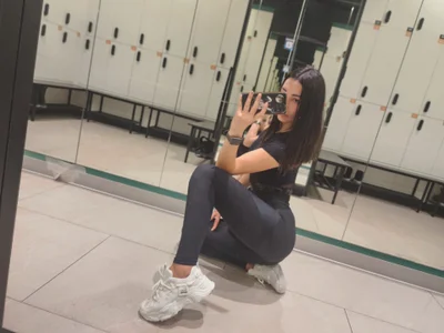 salmaesco Athletic girl Pic 2